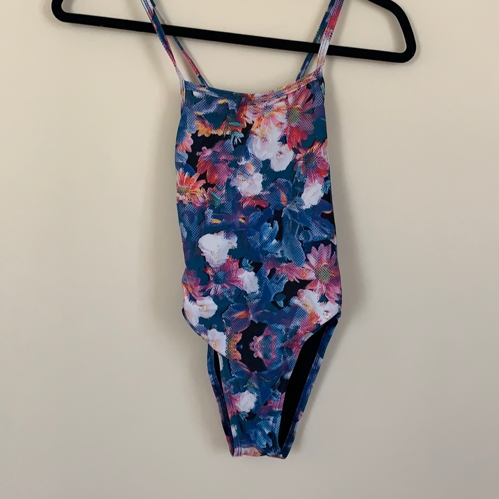 Cute floral print Jolyn tie-back dayno II onesie